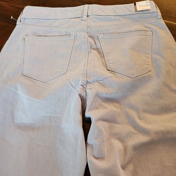 Gloria Vanderbilt All Around Slimming Effect Light Blue Capris Size 10 NWT - Picture 10 of 10